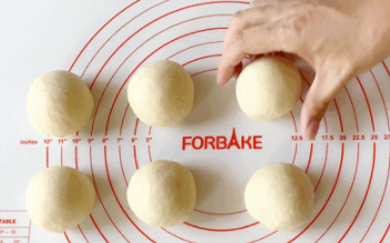 大人小孩都愛吃的軟綿拉絲椰蓉面包,心形造型,簡單易做